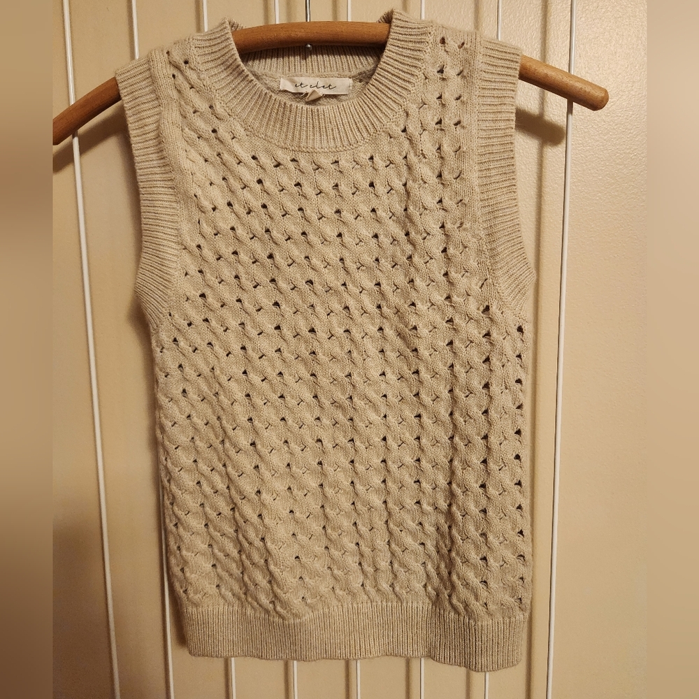 Et Clet Sleeveless Knit Top